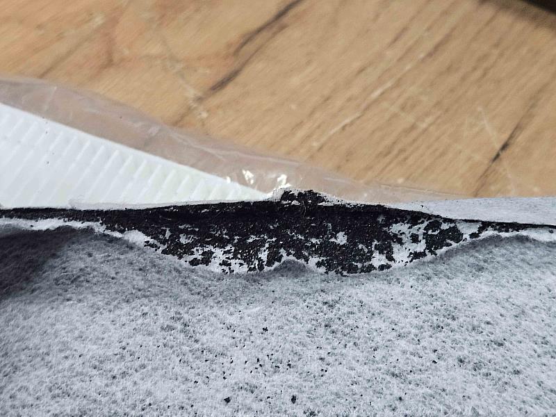 傳統工業濾網的內部濾材，往往因複合材質難以拆解，最終只能直接走向焚化爐或掩埋場。（資料來源：鉅為）