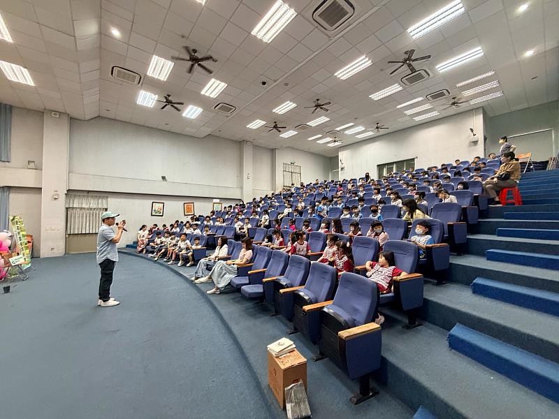 引導學生認識穿山甲、黑熊等臺灣原生種野生動物，傳達「適得其所」的核心價值。