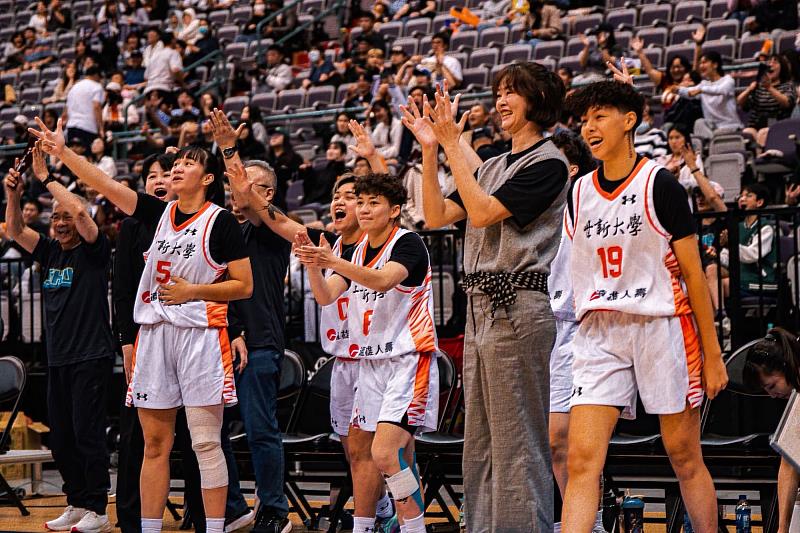 世新女籃總教練林紀妏帶領球隊寫下新篇章。（世新大學提供）