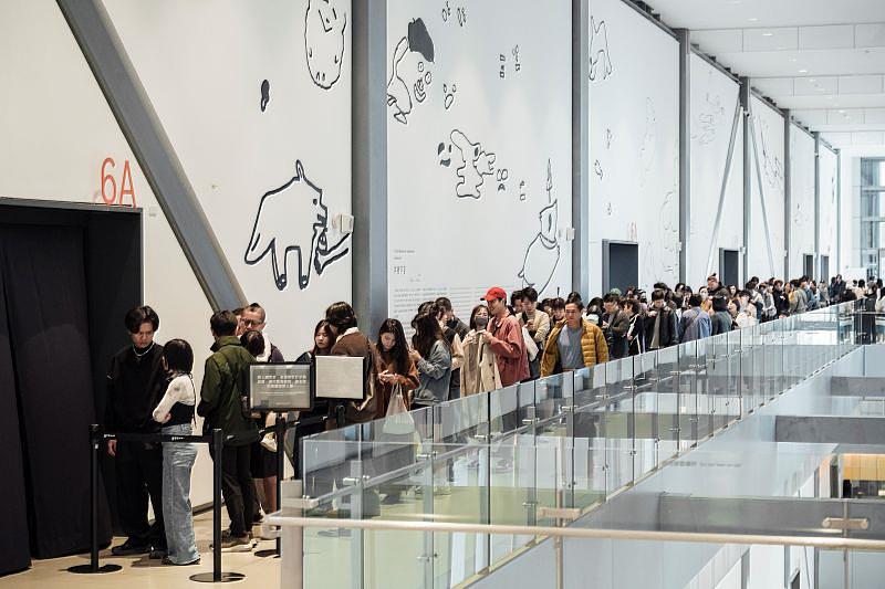 「托馬斯．薩拉切諾：共織宇宙」。（新北市美術館提供，攝影：呂易倫）