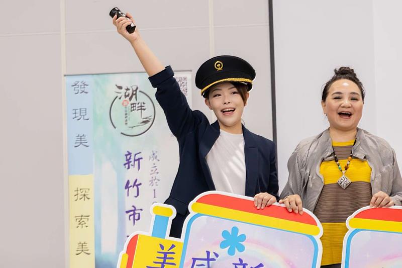 高虹安市長化身列車長,宣布竹市行動藝術列車啟動。