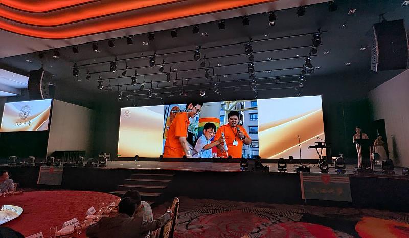 會場中播放「化學遊樂趣」活動介紹影片。（圖／淡江大學提供）