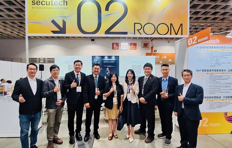 建構AI精準醫療研究鏈 亞大獲權威獎項肯定