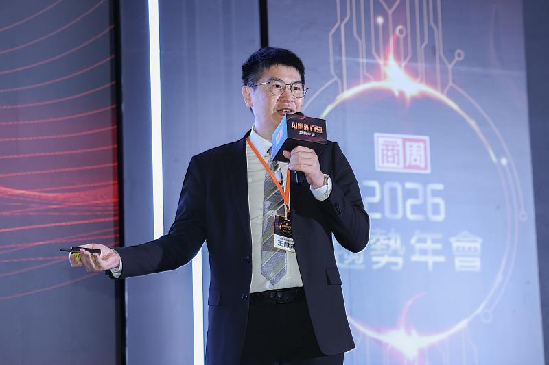 信義房屋導入AI是為了讓「AI做AI擅長的事，讓人做有溫度的事」。圖為信義房屋數位長王獻志。