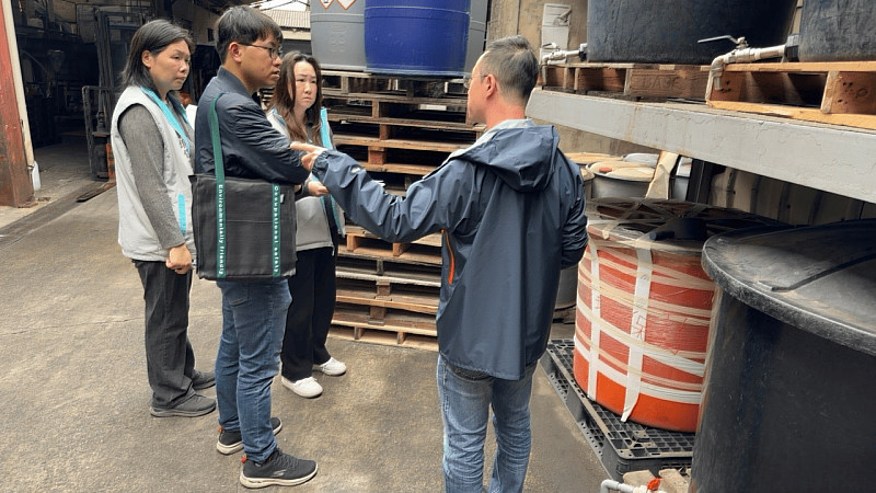 稽查業者廢棄物貯存情形。