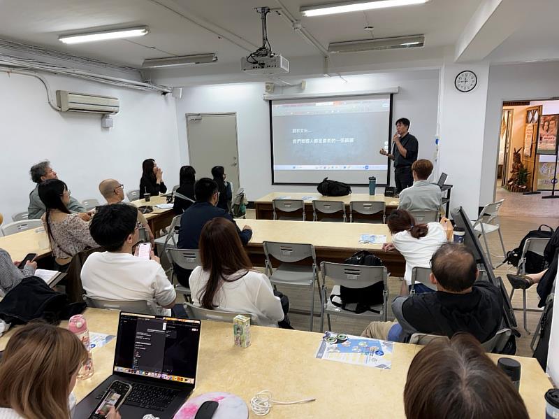 原民台最佳導演達米拉飛音帶領學員從短影音創作到影視實戰。（照片/校方提供）