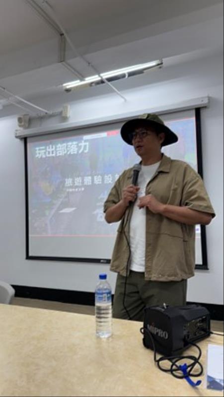 飛鼠不渴露營區創辦人卓暐彥分享主題。（照片/校方提供）