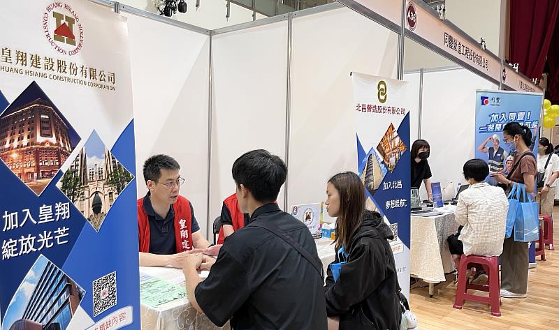 2026基隆地區就業博覽會，邀集60家企業參與，提供超過1,800個工作機會，25日在基隆市立體育館登場。（歷史照片）