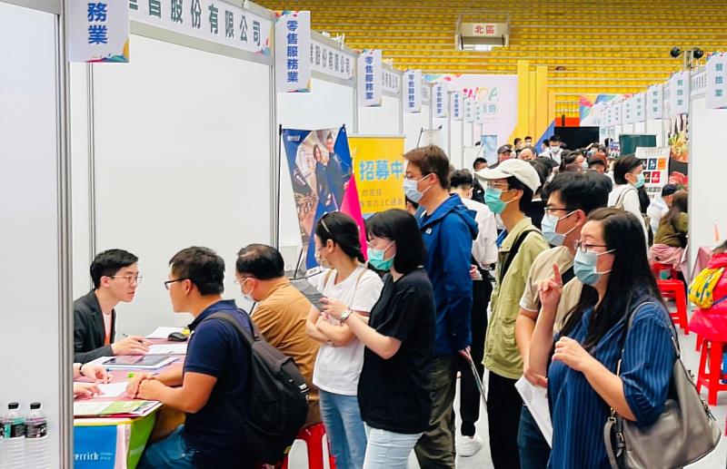 勞動部勞動力發展署北分署4月25日（六）將在基隆體育館舉辦就業博覽會，邀集60家企業，提供超過1,800個工作機會。（歷史照片）