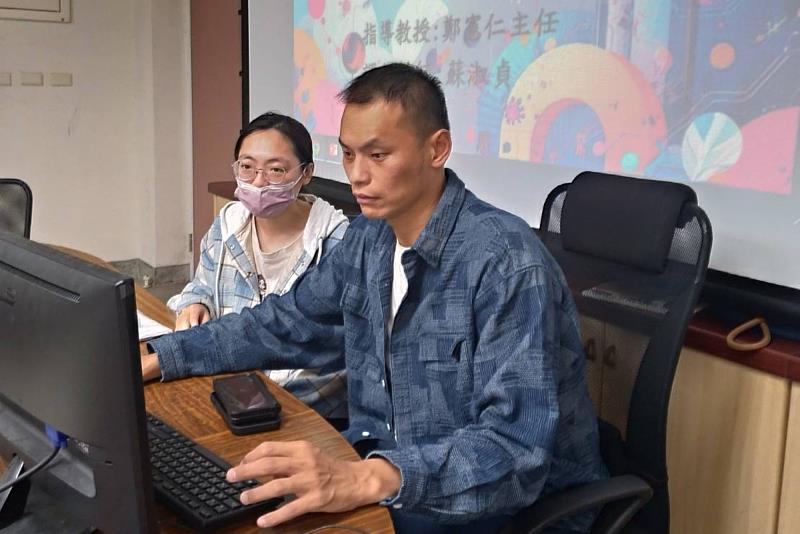 南大國文研究所在職專班學生唐博淵分享創作成果，呈現AI協作應用於文學書寫的學習歷程與多元表現。