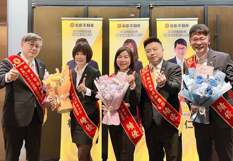 林世華（右2）強調，成功的關鍵不是一個人厲害，而是每個人各自發揮優勢，讓整個團隊都有戰力。