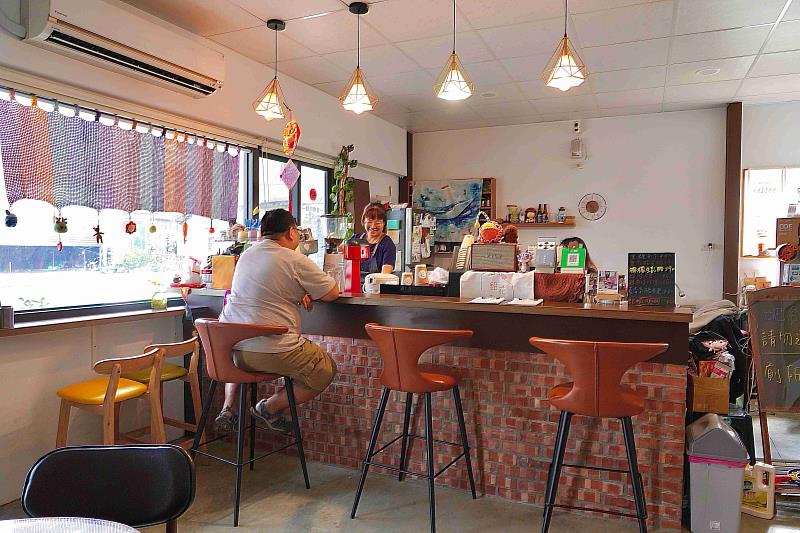 鉛花咖啡工作室。