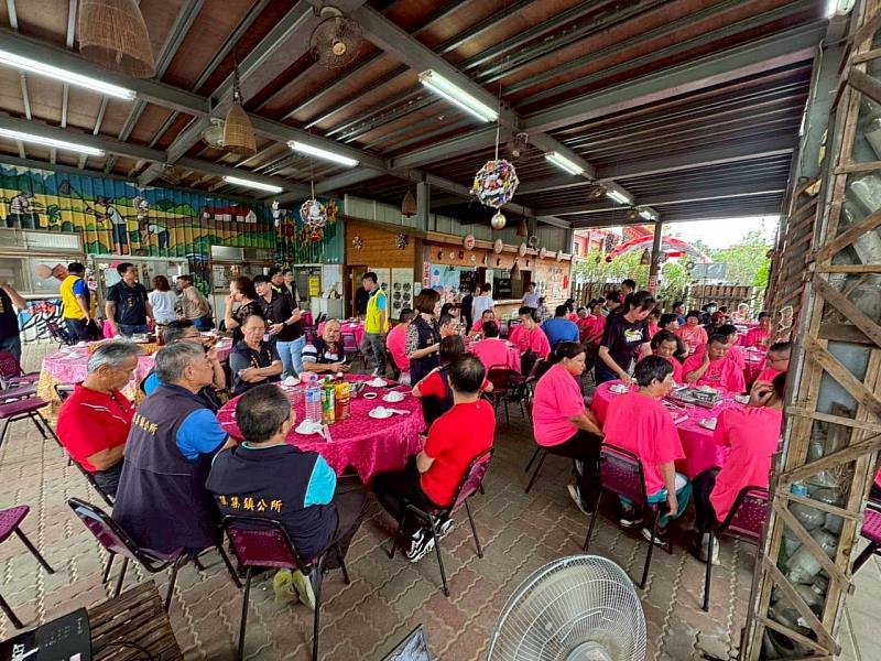 幸福集集溫暖相聚，新北市新莊區救國團集食行善暖心宴。