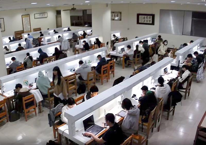 暨大自修室24小時開放，很受學生歡迎。