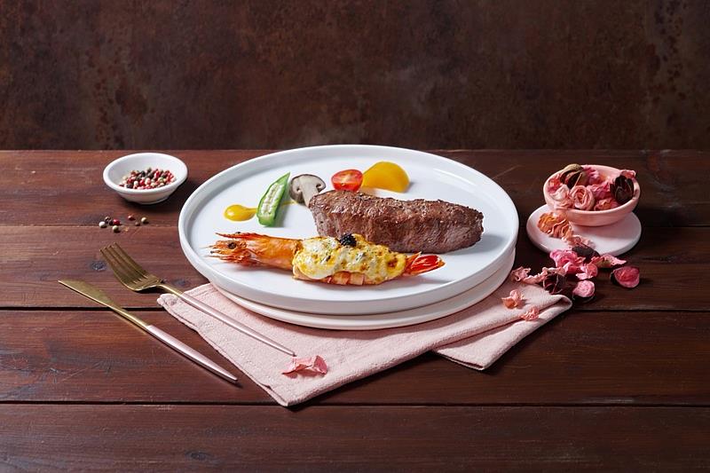 4月22日至5月31日和媽媽到西堤消費套餐並送上擁抱，就媽媽「魚子醬焗烤蝦」1份。