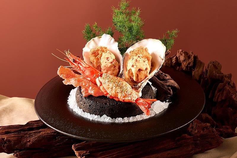 即日起至5月31日，前往「藝奇」內用消費一客套餐就招待媽媽「明太子鮮蝦佐牡蠣」。