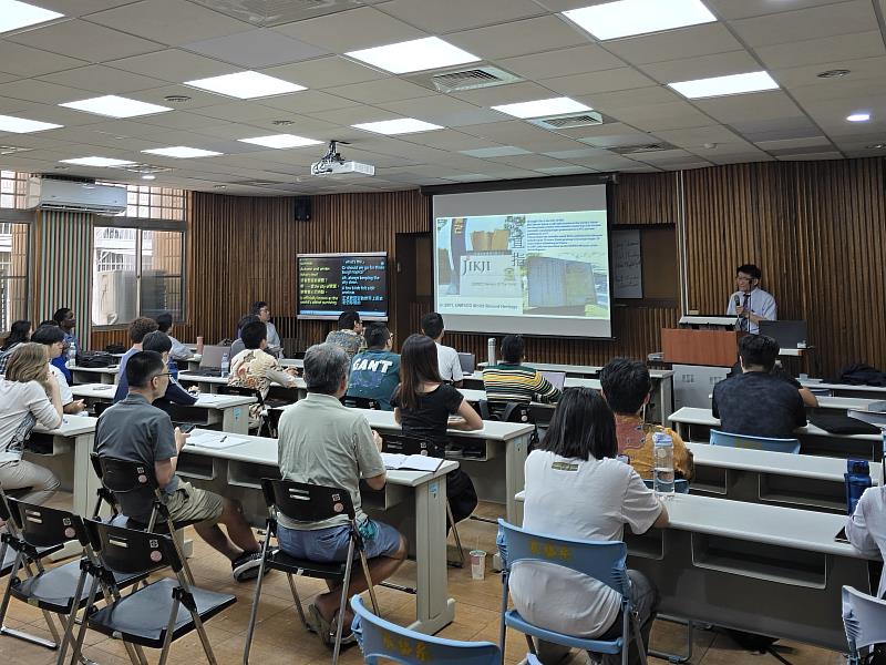 韓國作物學會理事長禹仙熙教授於中興大學農藝系進行演講。