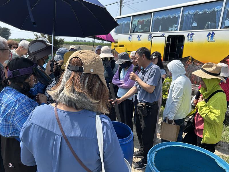 南華大學科技學院舉辦KKF自然農法推廣活動，參與學員實地觀摩微生物菌水培養過程，了解有機資材轉化與農業廢棄物再利用技術。
