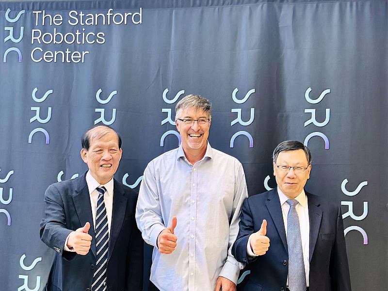 亞洲大學持續擴展國際合作網絡,與美國史丹佛大學(Stanford University)等頂尖學術機構建立緊密關係,推動前瞻科技研發並與全球接軌。