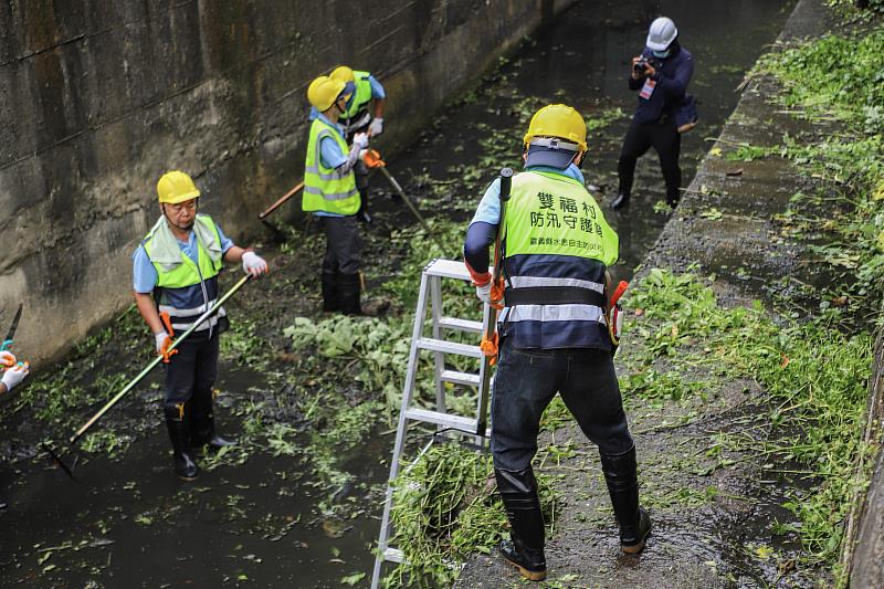 嘉義縣全面提升防汛整備，民雄雙福村示範清溝行動-4