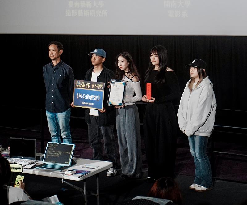 《阿公的便當》榮獲第六屆大和獎微電影競賽佳作，團隊於頒獎現場合影留念