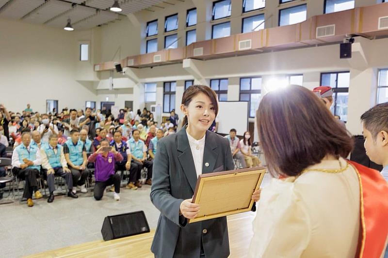 新竹市115年模範勞工表揚大會,高虹安市長表揚246位模範勞工。