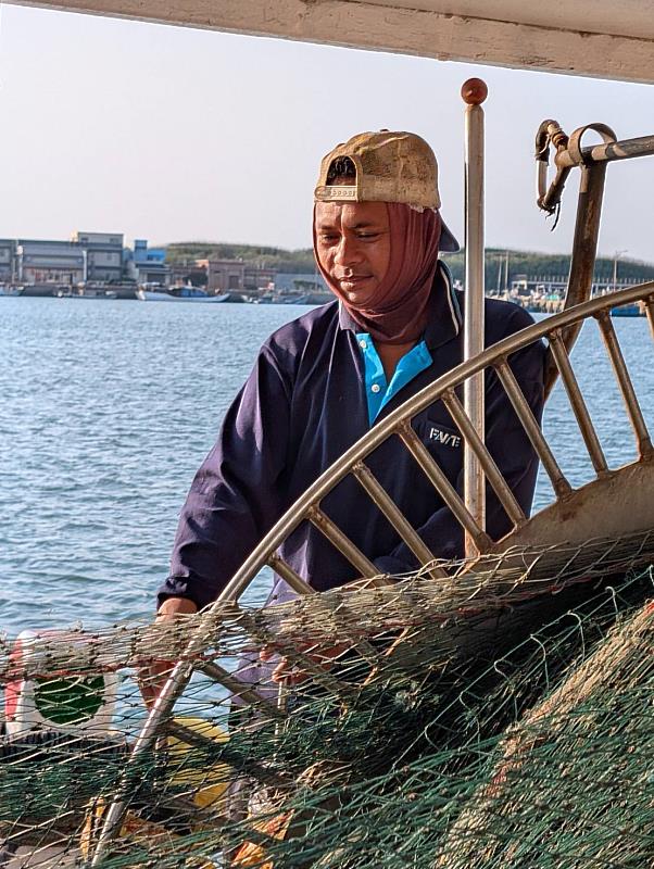 卡狄長期海上作業熟稔各項漁撈流程。