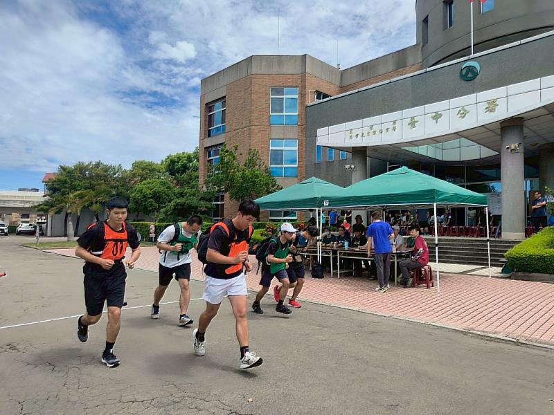 術科測驗－負重跑走。