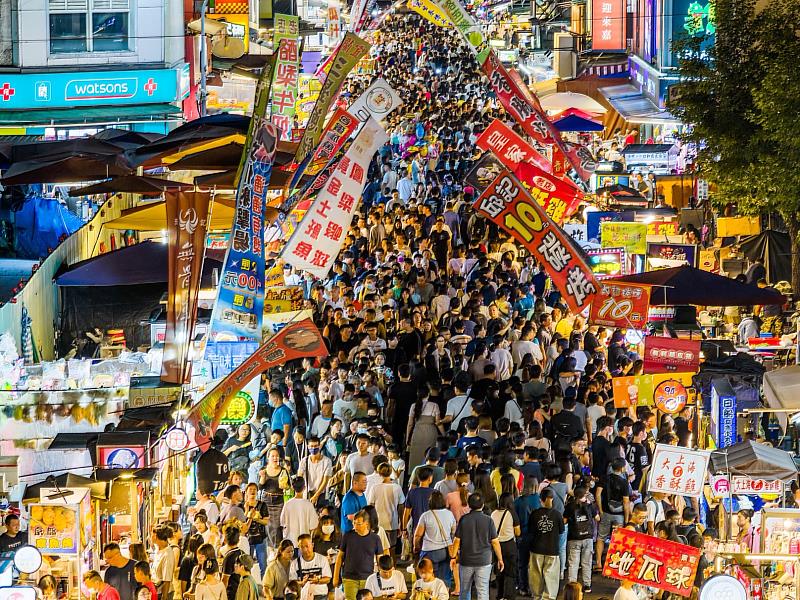 文化路夜市成為全台夜市人潮之冠。