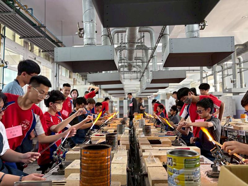 美國庫比蒂諾姊妹市學生至本市學校體驗特色課程。