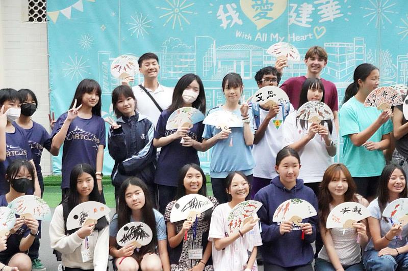 美國庫比蒂諾姊妹市學生至本市學校體驗特色課程。