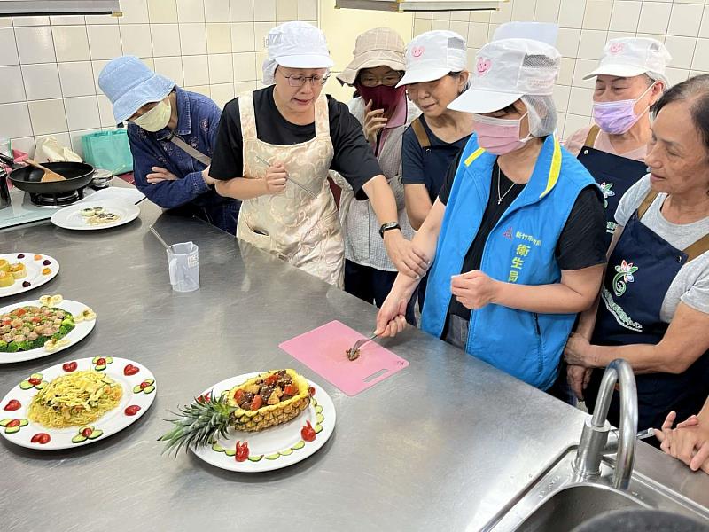 高齡友善飲食，軟質地指導。