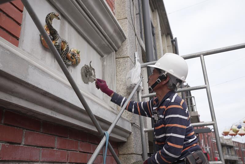 傳藝基金會長期推動古建築修復，並透過以修代訓模式培育新世代技藝人才，榮獲「地方發展傑出獎」。