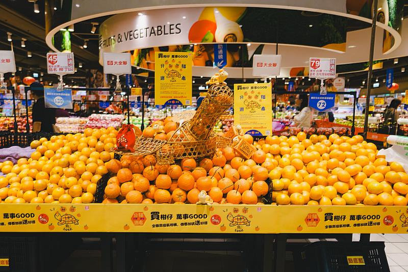 「柑仔龜分福迴龜」計畫將廟宇祝福帶入現代城市通路，2026年更於大全聯門市展現傳統信仰美學。