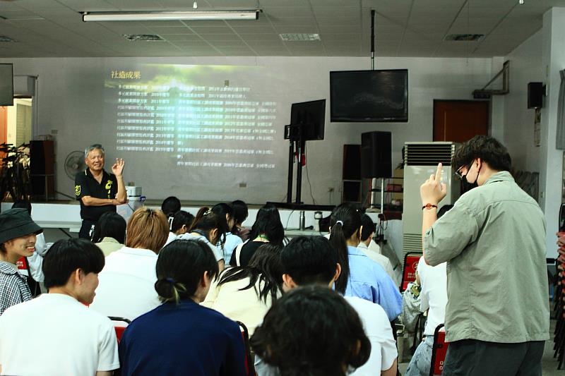 課程中安排專題講座與互動問答，學生踴躍參與討論。