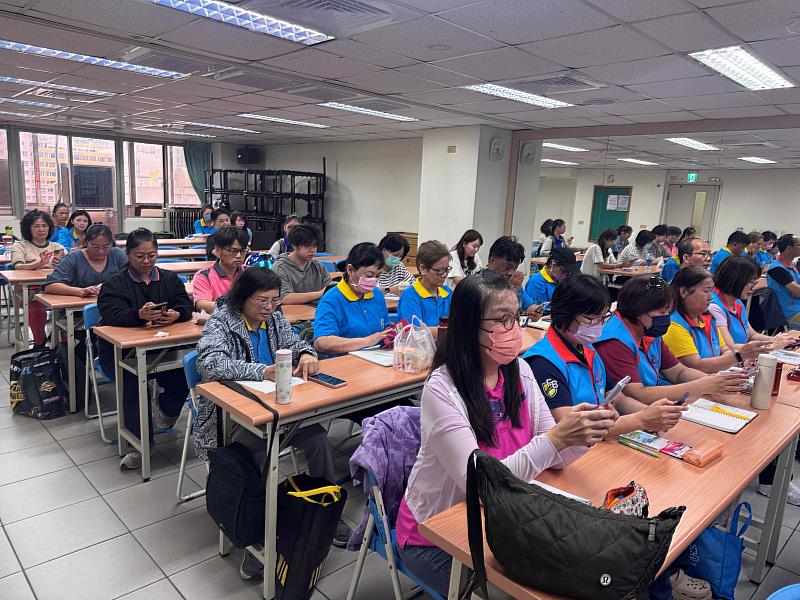 救國團桃園市團委會舉辦手機短影音研習，義工齊學短影音接軌AI新時代（活動照片）。