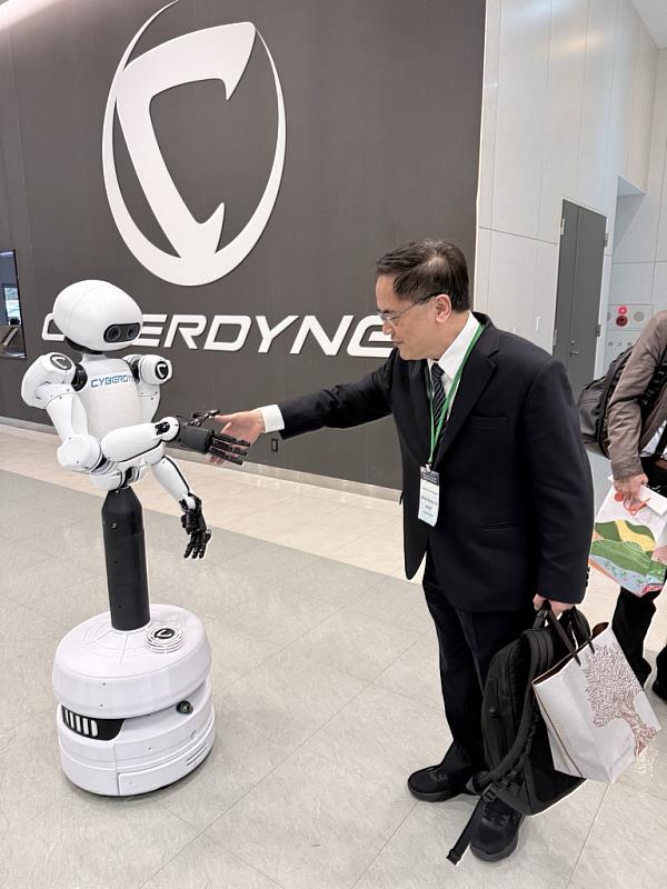 林欣榮院長指出，此行參訪在人工智慧（AI）領域處於領先地位的筑波大學，觀摩跨學科研究團隊將AI應用於生物醫學、醫療照護、機器人技術等成果。