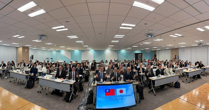 林欣榮院長（前排右4）與財團法人生物技術開發中心董事長涂醒哲（前排右6）參加2026臺日生醫產業交流活動。