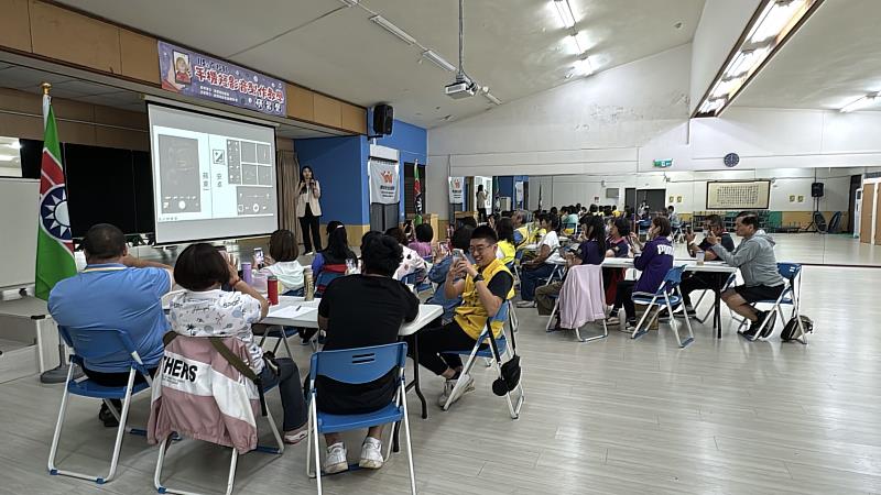 講師授課畫面。