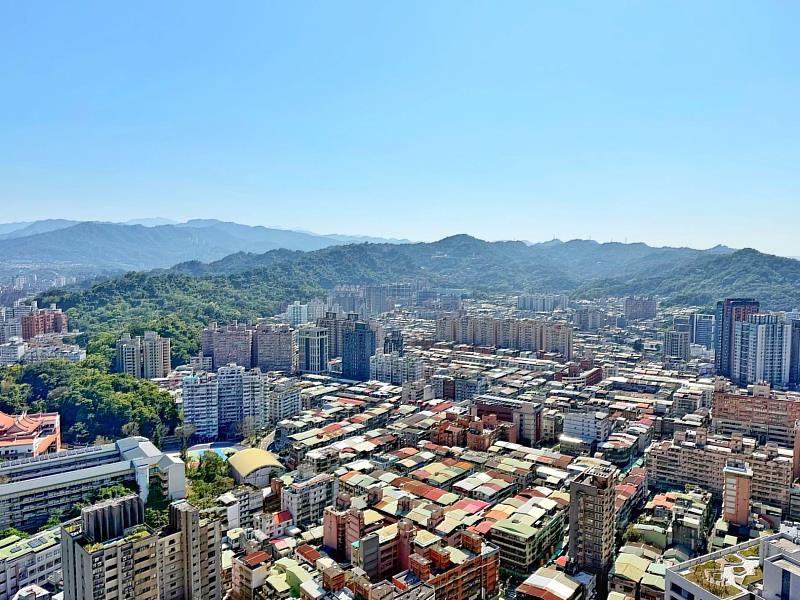 2026第1季房市交易量僅6萬棟，創下買賣移轉棟數有統計以來的第3低量，僅高於2016、2017兩年。