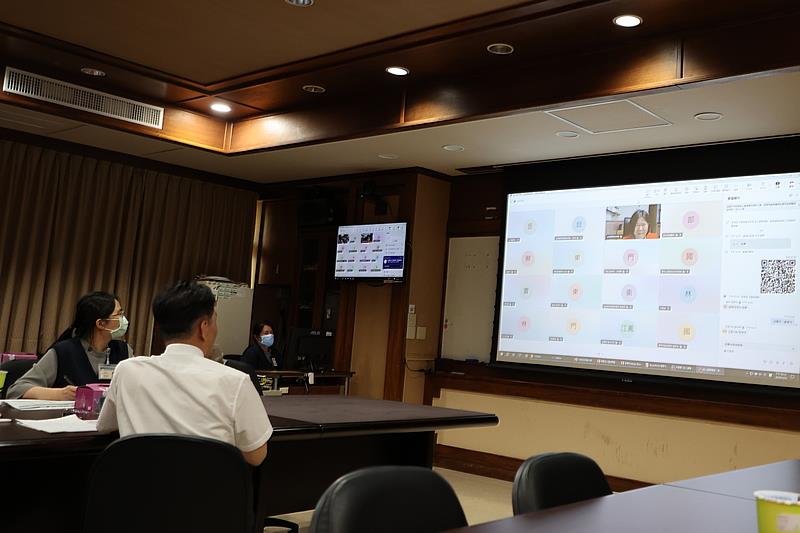 東區健保轉型備受重視，衛福部賈淑麗參事亦擔任外部專家，線上參與每次功能小組會議，指導健康幣的方向及細節。