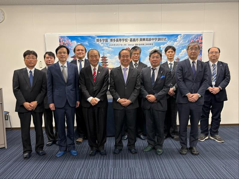 來賓合影留念。