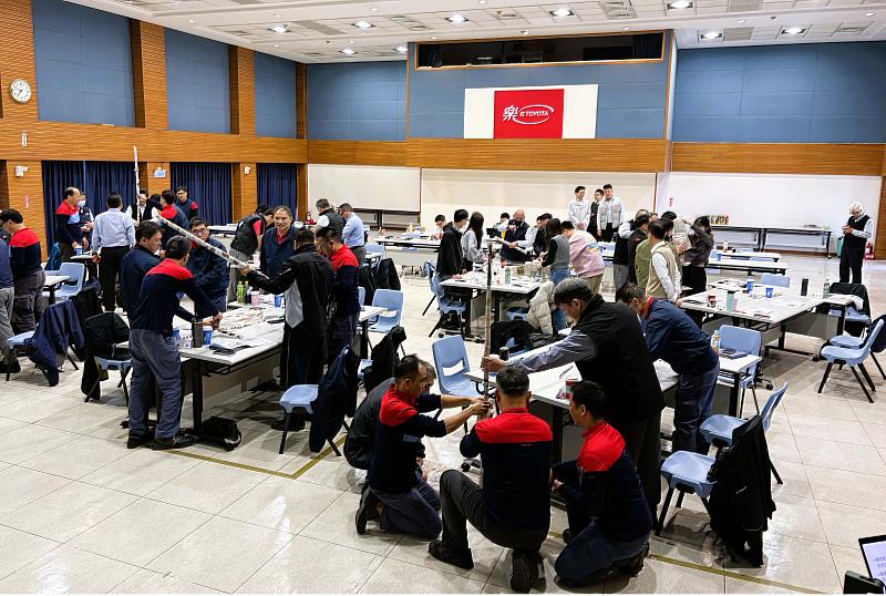 勞動力發展署北分署推動「企業人力資源提升計畫」，和泰汽車運用計畫辦理訓練強化內部講師教學技巧。