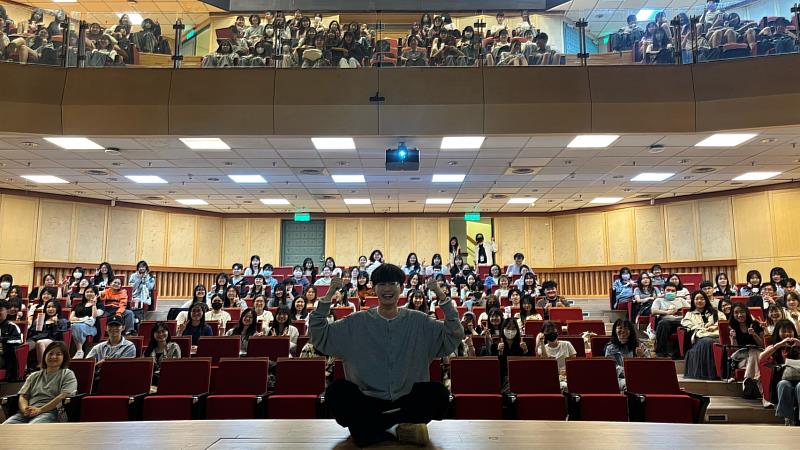 Jeffery傑佛瑞老師演講大合照。