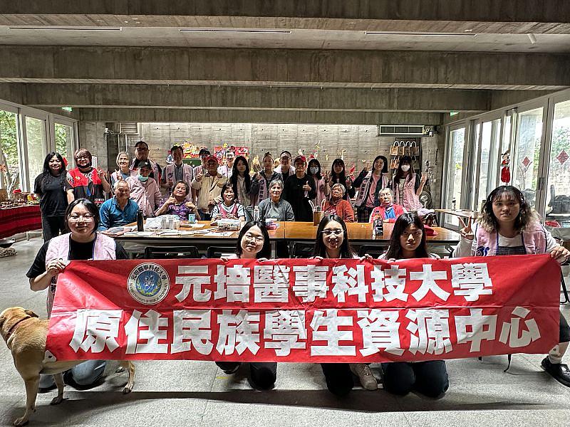 元培師生團隊以醫事專業進入新竹市香山區那魯灣文健站服務。