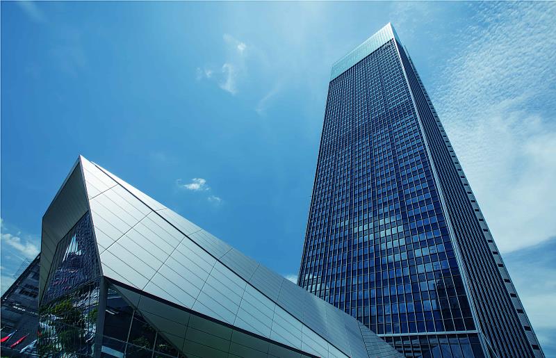 臺北南山廣場成為全臺首座,同時囊括WELL白金級、LEED O+M白金級、WiredScore白金級及SmartScore黃金級4項國際指標認證的「大滿貫」旗艦級商辦。