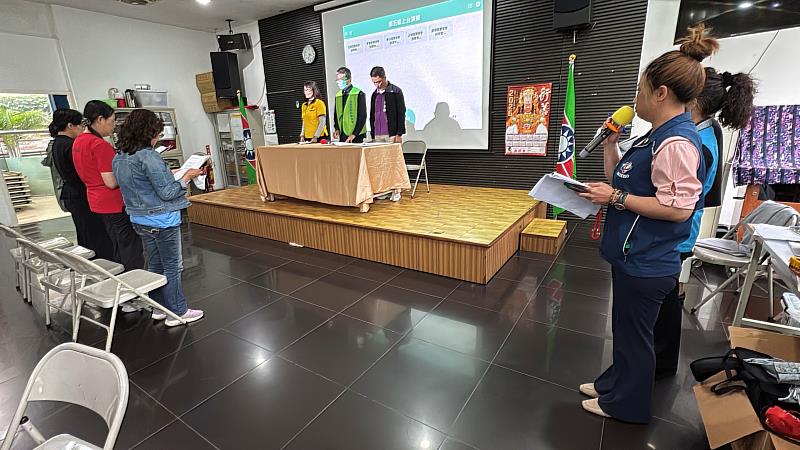 上台演練。