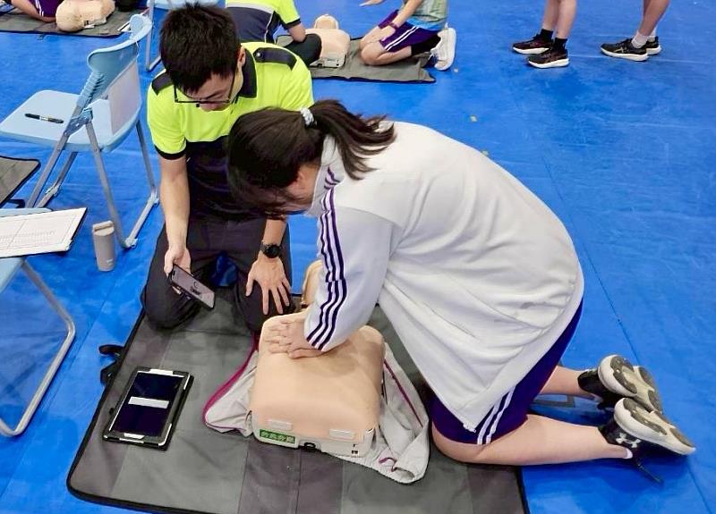 新竹市消防局針對全市20所公私立國中推動8年級學生CPR學習認證制度。