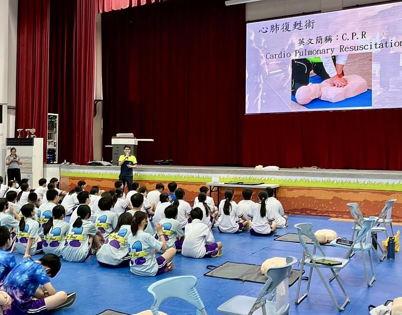 新竹市消防局針對全市20所公私立國中推動8年級學生CPR學習認證制度。