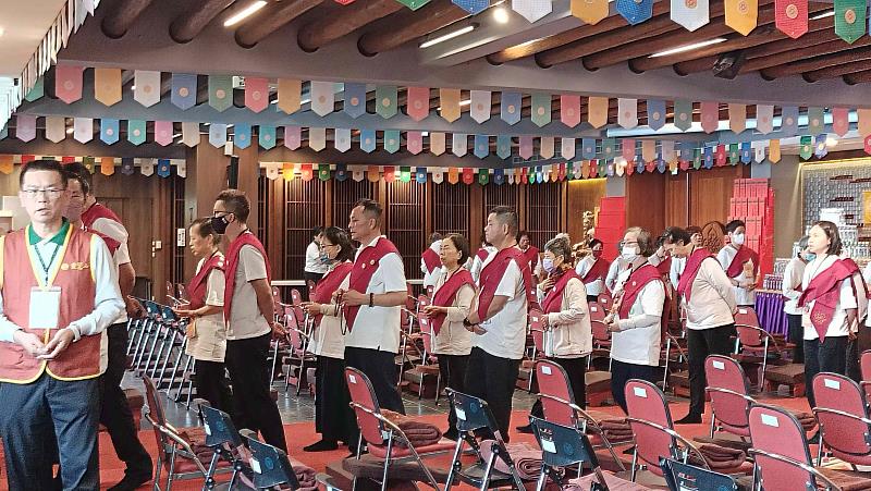 持誦〈大悲咒〉能讓個人得以在紛擾之中安住身心，培養正念與覺察。（圖由靈鷲山佛教教團提供）